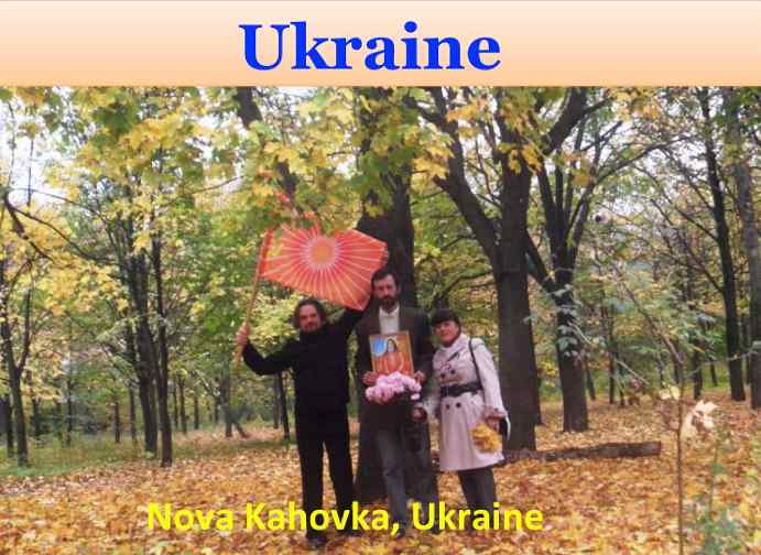 Ukraine1.jpg - Ukraine: The Flag of the Global Country of World Peace was held high on Victory Day in Nova Kahovka, the auspicious central point of the country.Ursula: I'm pretty sure this photo is the Brahmastan one they mention. Close to 100% sure.