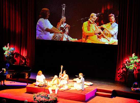 chaurasia2.jpg - Pandit Hariprasad, with leading tabla player Pandit Vijay Ghate, completely charmed the audience? as reflected in this comment: ?It was a rare privilege to experience these world famous musicians give their utmost?their innermost bliss?in the form of such beautiful sounds! Such a wave of resonating expression rising out of the ocean of deep silence and returning again carrying all our hearts with it?.
