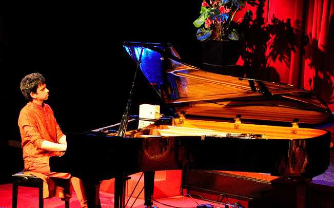utsav_lal.jpg - Pianist Utsay Lal performed a classical Raja that astonished and delighted the audience. One person wrote  to the organizers, ?We were amazed by the pianist?could not believe such sounds could be created from a piano. Beautiful!?
