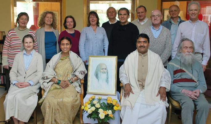 02-TM-Sidhi-refresher.jpg - Vedic Experts conducted many refresher courses and gave inspiring lectures in the UK.