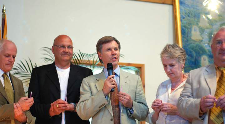 14-2010-08-30.jpg - Anthony Hardy with microphone; left, John Renwick, David Moulsey,  Elizabeth Lines, and Andy Wolmart, far right. These five were all Founding directors of the community and have since headed successful businesses in various fields. Some have decided to return to Skelmersdale and lend expertise to expand the membership to the target 800 Yogic Flyers, and boost rates of  Invincibility Centre instruction throughout the entire country.