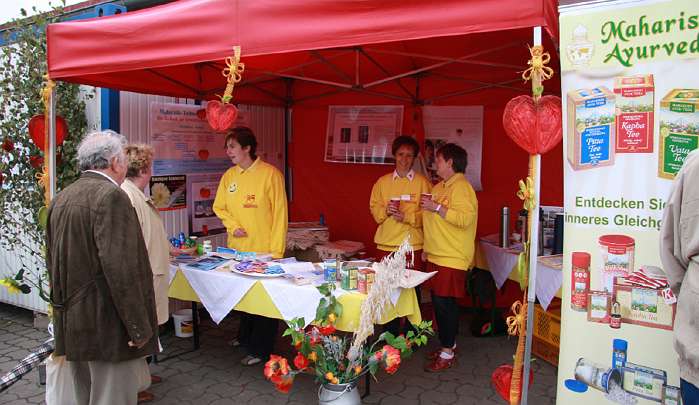 11_German_17.jpg - At the annual Open Door Day there was a stand of Maharishi Ayur Veda products where information about Transcendental Meditation was given out and TM flyers and brochures were distributed. About 4,000 people visited the stand that day.