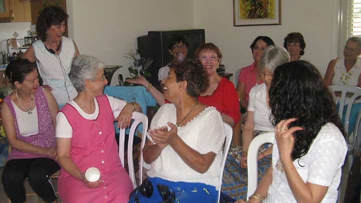 Israel-3.jpg - Israel: Twenty-one ladies enjoyed a blissful Knowledge Day on Maharishi Ayur-Veda.