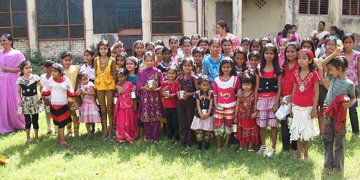 02_India_03.jpg - Children of Global Country of World Peace leaders of India at Maharishi Nagar, near Delhi, India.