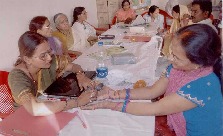 02_India_09.jpg - Mahila Dhyan Vidyapeeth (Centre for the Global Mother Divine Organization) in Varanasi held five days of presentations on Maharishi?s Programmes in April. Approximately 400 people attended. Panel members include experts in Maharishi Jyotish (an exact astrological science) and Maharishi Ayur-Veda (health and prevention). Local TV channels covered the lectures and many people in the area were inspired to begin the Transcendental Meditation Programme.