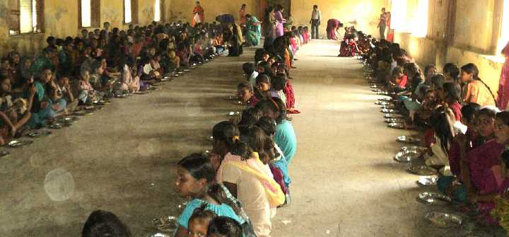 India_21.jpg - 3 July 2012 reportMaharishi Nagar, Noida: 680 girls attended this year's Kanya Bhoj celebration.