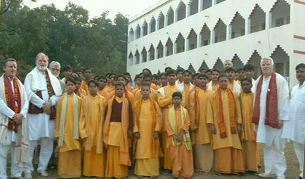 Pandit-campusIndichal.jpg - The tour group visited the Maharishi Vedic Pandit campus in Indichal.