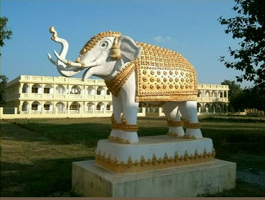 THP-houses.jpg - The delegation found the Purusha Raja houses to be very comfortable with all amenities such as Internet connections.