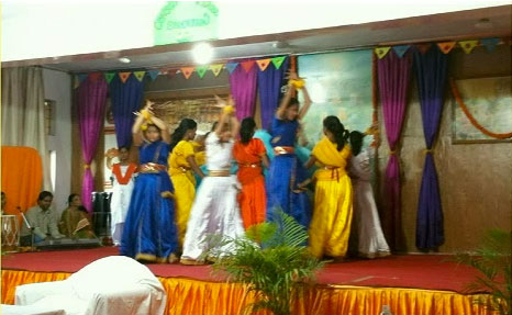Veda-Lila.jpg - Girls in Bhopal perform a dance and play called Veda Lila that demonstrates the principles of Vedic Science and their relationship to consciousness.