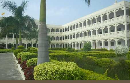 admin-bldg-Bhopal.jpg - The administrative centre Bhopal for the Maharishi Vidya Mandir Schools throughout India.
