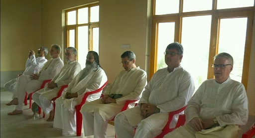 recitation-audience.jpg - The delegation was treated to the Rudravashek ceremony by Maharishi Vedic Pandits?a powerful recitation of the Vedas that enlivens positive influences from a silent, all-comprehensive level.