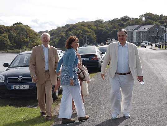 03-Joe-and-Bevan.jpg - Joe Hayden and other well wishers in Ireland welcome Dr Bevan Morris, Prime Minister of the Global Country of World Peace. This was Dr Morris? first visit to Ireland in many years.