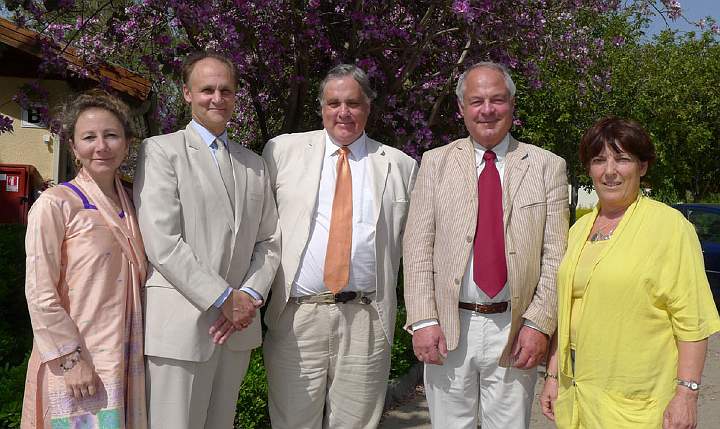Israel-077s.jpg - Dr Morris was welcomed upon his arrival in Israel by Dr Kingsley and Leslie Brooks (L) and Alex and Mary Kutai (R).