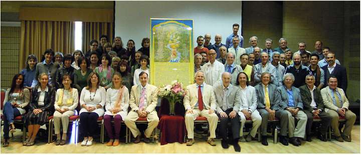 7-11.jpg - 17 July 2013Practitioners of Transcendental Meditation at the twice-yearly National Assembly in Castel San Pietro Terme, Italy, held from 24 to 28 April. Dr Mariano Facipieri, (centre front right) Administrator of Italy for the Global Country of World Peace, reported on the expansion of Maharishi's programmes for health, education, agriculture, and architecture. Dr Peter Warburton, Administrator of Great Britain (centre front left) taught the Total Knowledge Course that he developed with Maharishi Mahesh Yogi.