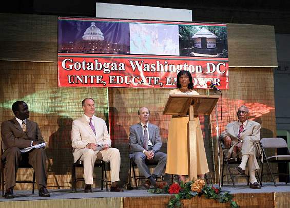 04_Kenya_05.jpg - Dr Carolyn Gaylord King, Professor of Health and Physiology at Maharishi University of Management, discussed her experiences working closely with former President Joaquim Chissano to implement the Transcendental Meditation Programme in Mozambique.