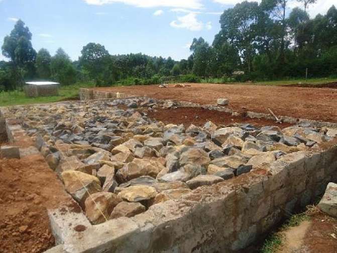 kenya8.jpg - Both the foundation walls and base of the building are set in stone.