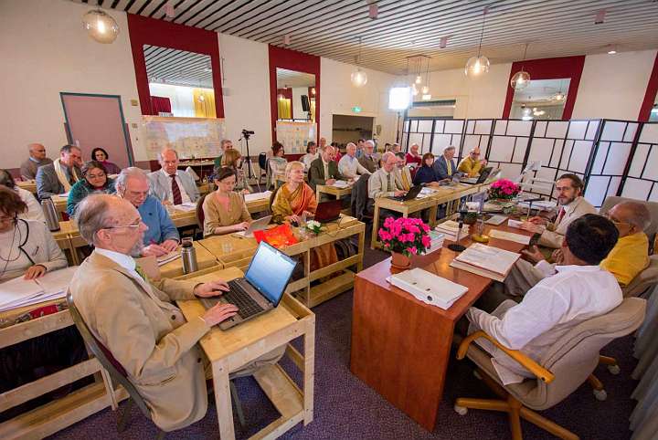 06-2014-02.jpg - The advanced training seminar for physicians experienced in using Ayur-Vedic treatments in their practices often involed lively discussions