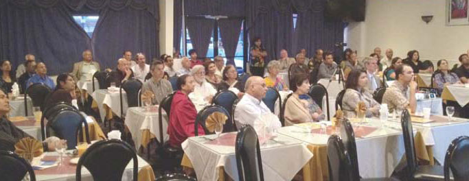 Bakersfield.jpg - In Bakersfield, California, at a private dinner organized by Dr Patel, a group of local doctors listened with great interest to Dr Nader?s presentation.