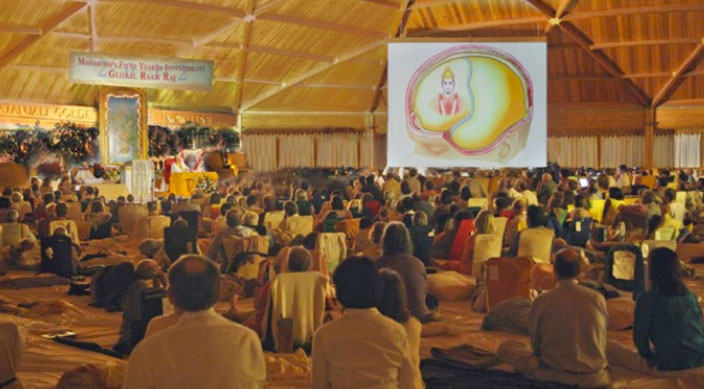 MUMnewparadigm.jpg - At Maharishi University of Management in Fairfield, Iowa Dr Nader held a two-evening seminar on Ramayan in Human Physiology, especially designed for those interested in a more detailed examination of the correlations between the story of the Ramayana and the structure and function of the human physiology. Nearly 750 practitioners of Transcendental Meditation attended the Iowa seminar.