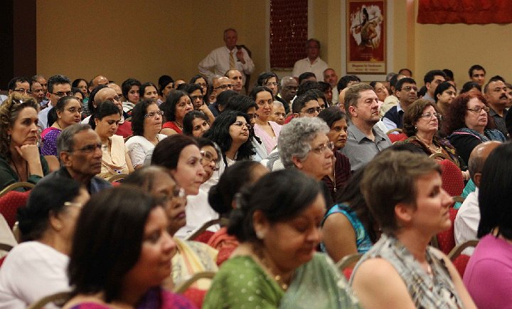 T25.jpg - The delegation saw keen interest on the faces of the audience in Toronto.