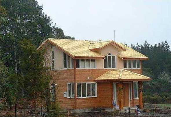 29-SV-home3.jpg - The residence of a leader of the Global Country of World Peace in New Zealand has a tile roof.