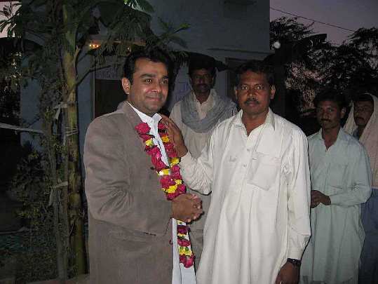 Pakistan-1.jpg - Dr Ashok Kumar of Karachi, Pakistan (left) recently became a Teacher of Transcendental Meditation and dedicated his life to expanding Maharishi?s Programmes in his country.