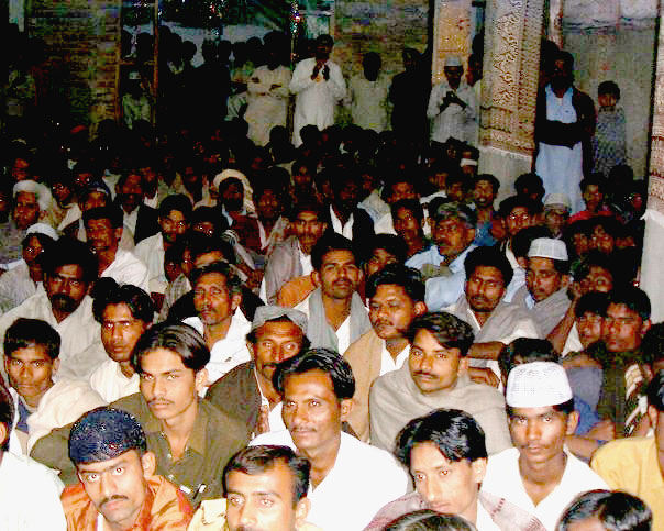 Huge-crowed-at-Digri-Town..jpg - People from every area of life in Pakistan are interested to hear about programmes designed by Maharishi Mahesh Yogi to improve their quality of life. Businessmen, entertainers, farmers, and village people all come together to listen and learn. Wherever the Kumars lecture, large crowds gather.