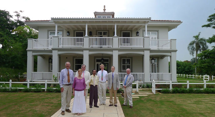 Durban01.jpg - Dr Morris visited the local Maharishi Invincibility Centre in Kloof, near Durban, that is the home of Dr Beverly and Ben Voogt, in front. Behind, with Dr Morris, are Ami Mothilal, Steve Brittingham, Dr Richard Peycke, and Andrew Taynton.