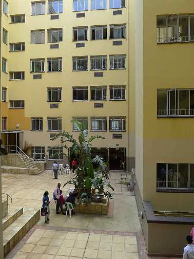 SouthAfrica206.jpg - The spacious courtyard of the University of Johannesburg was an inviting place for the tour to relax and see students.