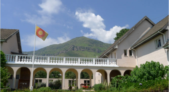 southafrica358.jpg - The South Africa tour included a visit to this magnificent building in a spectacularly beautiful mountainous area in Drakensburg. The building has been used since 1980 as an academy for in-residence courses in Transcendental Meditation.