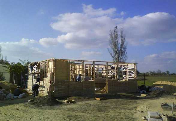 Slide14.jpg - This amount of sandbagging was accomplished in one day.