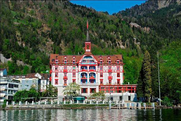 26-hotel-vitznauerhof-small.jpg - 4 August 2010Vitznau, Switzerland: Hotel Vitznaurerhof, where advanced training courses were held for Teachers of Transcendental Meditation.