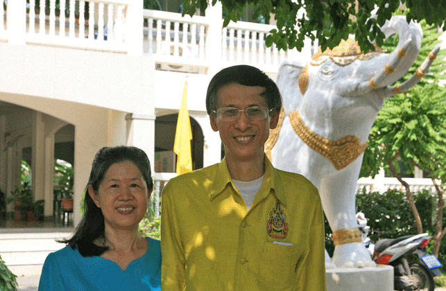 6-Rajapark-Inst.jpg - Dr Rajavikram Aditya Charoen-rajapark, Rector of Rajapark Institute, and his wife Virapon report that the Institute offering Consciousness-Based Education has expanded to include 10 campuses in different parts of Thailand, to meet the demand of its growing student body, which has increased from 700 to 3,000.