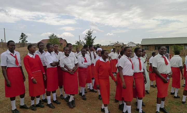 Uganda-GGn-(22).jpg - Tour members found students of the Maharishi Girls? Secondary School in Uganda to be exceptionally bright with a lively interest in life.