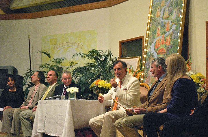 05-MES-land-signing.jpg - At the Maharishi European Sidhaland (MES) in Skelmersdale, Lancashire, Dr Peter Warburton (speaking) explains the agreement with Martin Gilchrist, (left of Dr Warburton) owner of land for redevelopment of MES that will adhere to principles of Vastu architecture.