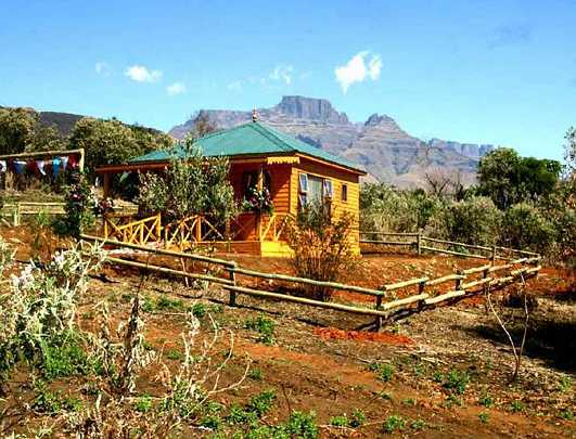 49-Safr.jpg - South Africa: This small Vastu house is 21 square metres (230 square feet ) and built of natural materials.