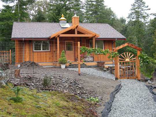 54.5.jpg - Salt Spring Island, BC, Canada: Moving-in day was a happy celebration for the owners and the Vastu community.