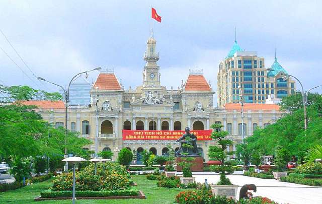 VN-(00).jpg - Dr Bevan Morris was greatly impressed with the progress in the nation, and the sense of joy and prosperity of the people. He enjoyed the care taken with the renovations in the city, citing this beautifully renovated opera house as an example.