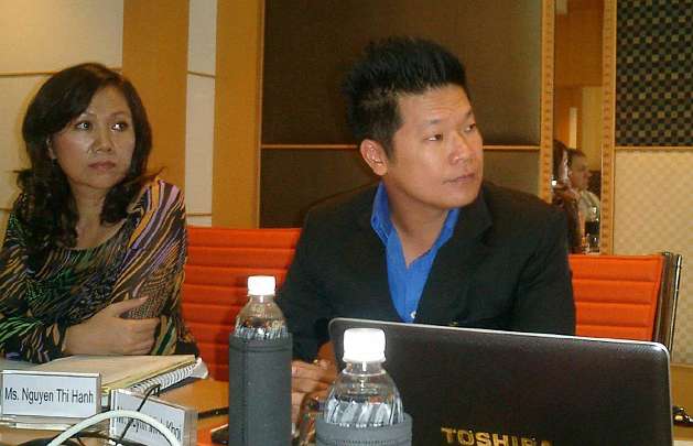 VN-(14).jpg - Leaders of the organization sponsoring the facilities and teaching of Transcendental Meditation in Vietnam.