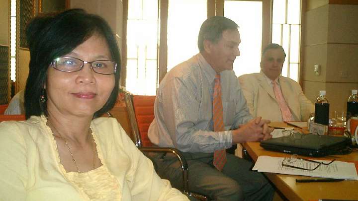 VN-(16).jpg - Dr Eileen Fo from Malaysia is the driving force for much of the Movement activities in Malaysia and Vietnam. In Vietnam her activities are under the patronage Raja Bob LoPinto and the Raj Rajeshwari. Speaking next to Dr Morris is Dr Dennis Heaton, the Dean of Distance Education Programmes at Maharishi University of Management in Fairfield, Iowa, USA.